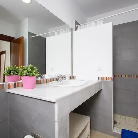 Playa Blanca Sleeps 6 Pool Air Con Wifi